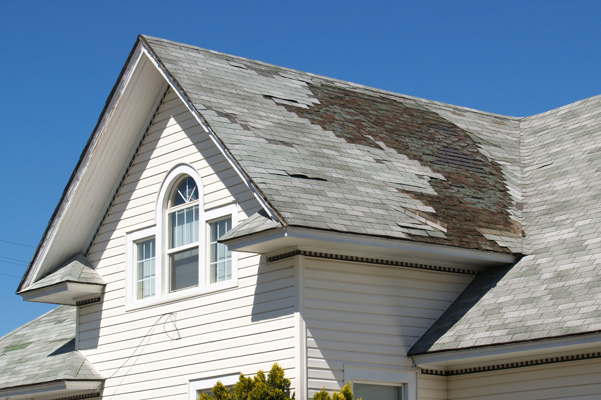 How to Handle Roofing Emergencies: A Step-by-Step Guide